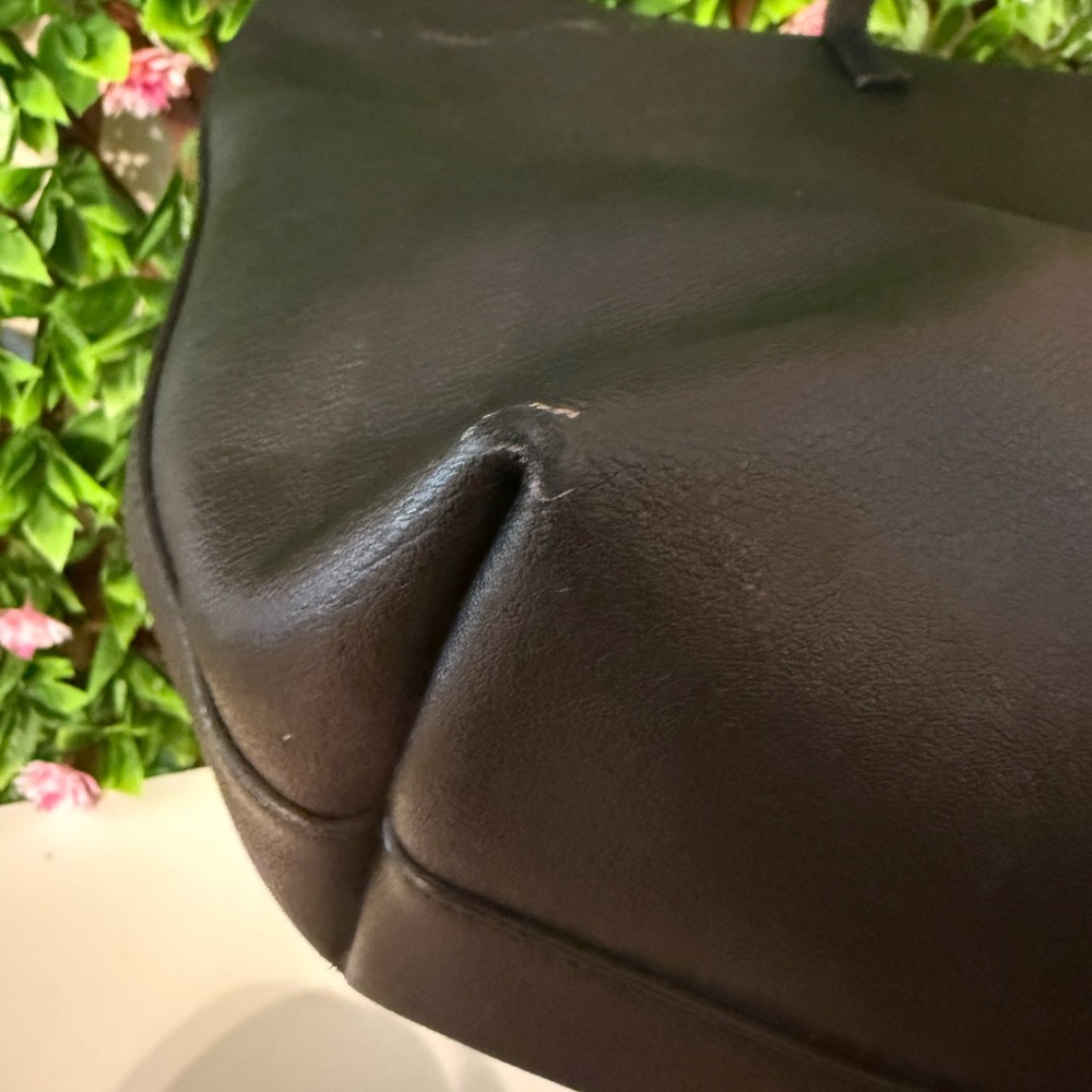 Saint Laurent Black Leather Tote Gold YSL Charm & Pouch Tote Bag - Picture 13 of 16